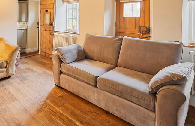 Host Stay Colcott Cottage - Photo 5