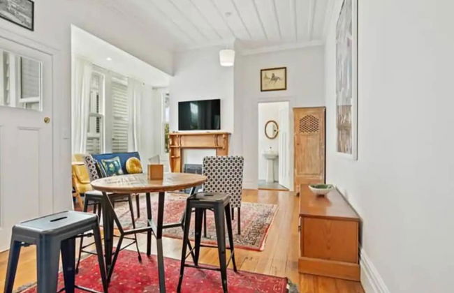 Cheerful 1 Bedroom Home With Free Parking - Photo 4