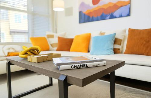 Poolside Comfort 2BR Galleria Stay AND Garage - Foto 9