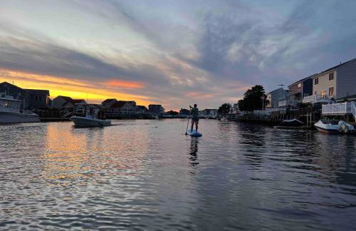 Waterfront retreat minutes from the beach - Foto 19