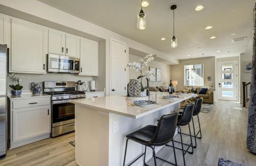 New Briargate Townhome - Mtn Views - Garage - Foto 3