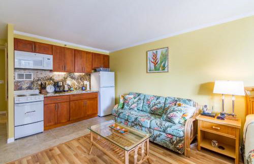 Tropical Studios at Marine Surf Waikiki - FREE PARKING - BEST LOCATION - FULL KITCHEN - SWIMMING POOL - Foto 24