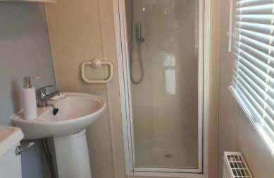 3 Bed Caravan - Sleeps 6 - Pets - Parking - Wifi - Foto 16