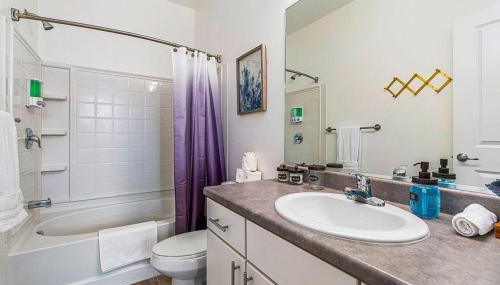 Spacious 2-Story, Pet&Fam Friendly, WFH, Gym&Pool - Foto 2