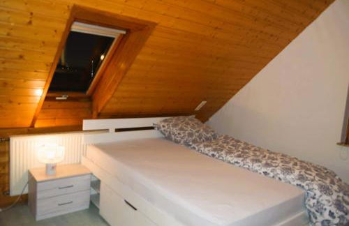 GHomeT - 6 Zimmer Wohnung with parking - Up to 10 guests - Monteur, Handwerker & Large family welcome - Foto 35