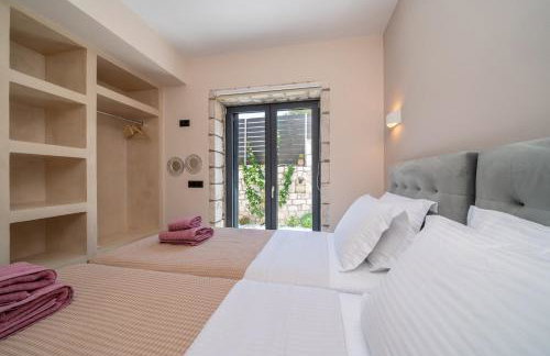 Luxury Stone Villa Aris, ideally located just a 5-minute walk from restaurants and shops - Foto 26