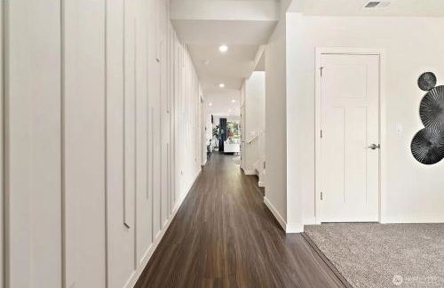 Serene Port Orchard Retreat - 3BR 3BA with Trails and Amazing Views - Foto 5