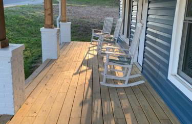 Lincolnton Rail Trail Downtown Family Home - Newly Renovated Walk to Main St and Splash Park - Photo 4