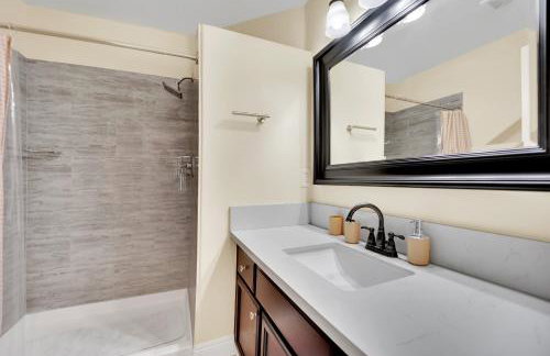 Spacious 6-bedroom house in Las Vegas - Photo 13