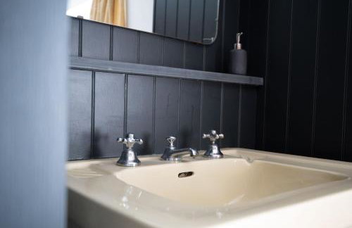 16th Century House, Castle Views, Mountain Views, Hot Tub, Firepit, Stunning Interiors - Foto 30