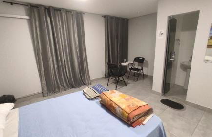 Kitnet independente muito confortável boa locaização - Foto 7