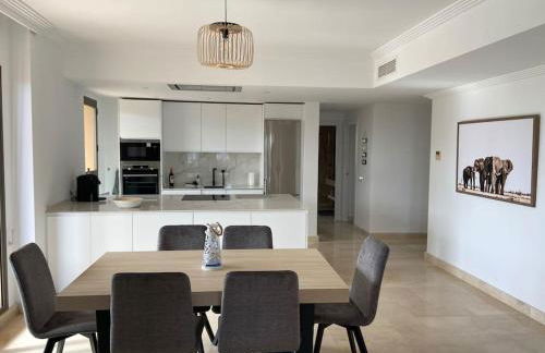 Elegant apartment, stunning views, fully renovated in la Hacienda del Senorio de Cifuentes - Photo 4