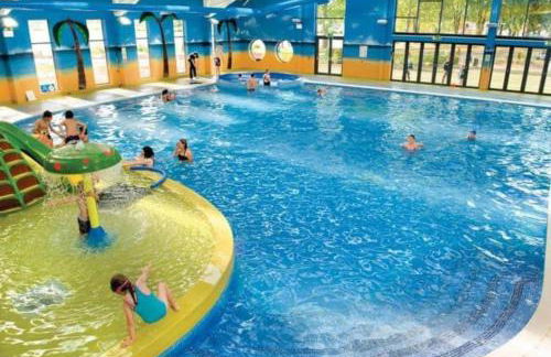 Cosy caravan in Billing Aquadrome - Photo 9