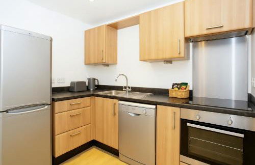 Stylish Central Stay! Park and Walk Anywhere - Foto 7