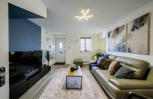 3 BedRoom house, Sleeps 6 with Full Kitchen, Garden and Free Parking - FREE Wi-Fi near Milton Keynes Bowl - Foto 24