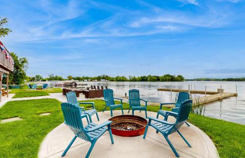 Waterfront Fun! Group Getaway on Lake Marie - Foto 1