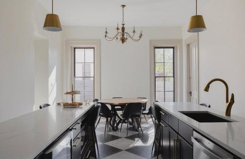 Blushing Pink Manor! Off Frankfort Ave! 8 BR! - Foto 54