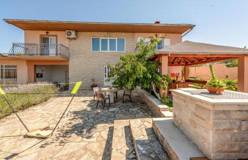 4 Bedroom Gorgeous Home In Lisicic - Foto 13