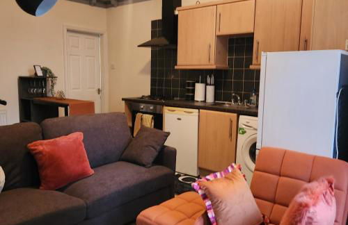 Tettenhall Road Retreat - Modern Apartment - Photo 2
