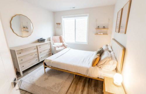 Comfy Family Home, Walkable Neighborhood + Patio! - Foto 56