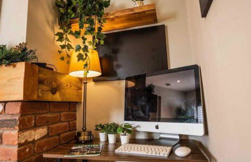 Stunning views, Hot tub, 5 mins to Chester - Photo 63