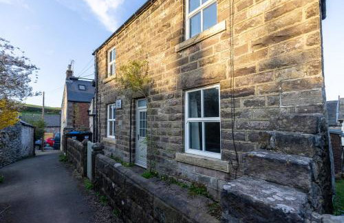 WEST VIEW COTTAGE - Charming Wensley Cottage in the Heart of Peaks - Photo 17