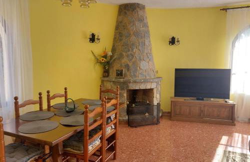 Chalet Los Almendros con piscina privada - Photo 4