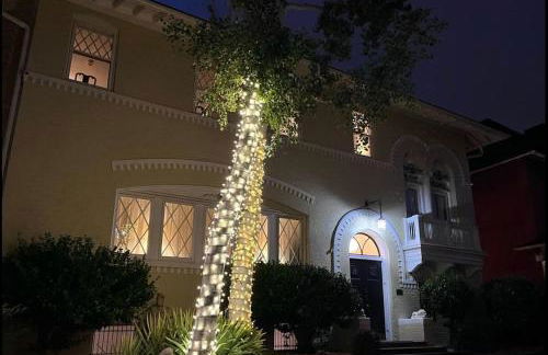 Pineapple House, Spacious 1st Floor Apartment! City Center! 96 Walk Score! FREE parking! - Foto 3