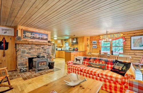 Private Wooded Cabin 7 Mi to Mount Snow! - Foto 6