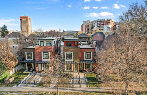 Walkable Rooftop Retreat 2BR, Workspace & BBQ - Foto 37