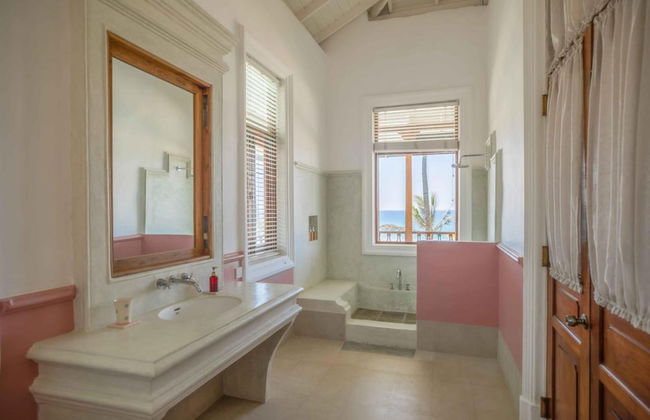 Family Beach Villa Located On An Incredible Beach - Photo 23