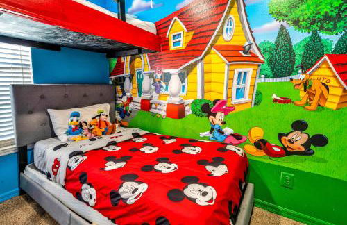 Spacious 7BR Retreat w Pool Game Room - Foto 16