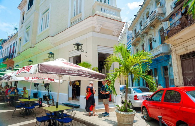 Lujoso Apto WIFI Gratis Balcon y Jacuzzi - Photo 32