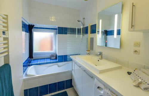 Holiday Home Großes Haus mit überdachtem und beheiztem Swimmingpool by Interhome - Foto 13