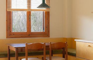 VYTINA LOFTS - Cozy 2-Level Loft Apartments with Fireplace & Mountain Views - Photo 16