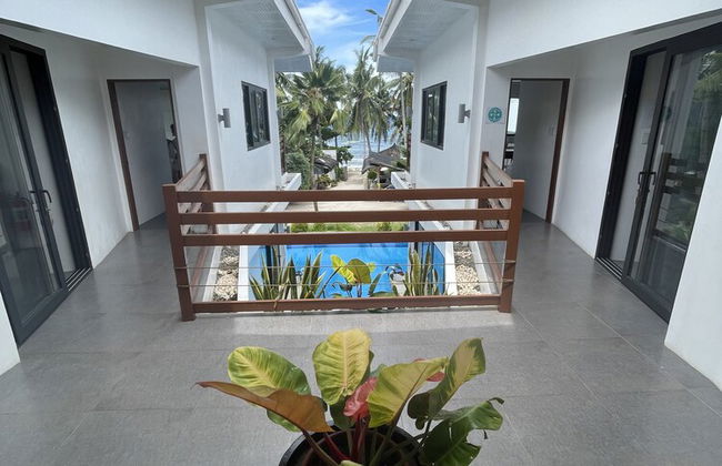 The Whitehouse by the Sea - Photo 23