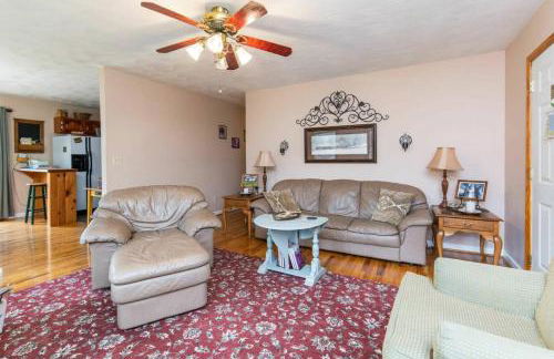 Carries Cottage- Hot Tub, Firepit, Covered Deck - Foto 14