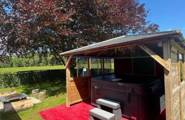 FINN VILLAGE "Raspberry Cottage" Private Garden, 6-seater HOT TUB, Firepit & Pizza Stove - Foto 12