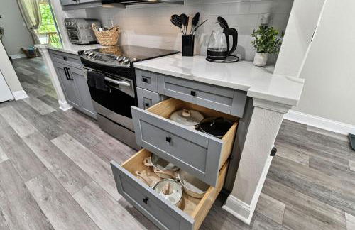 Heart of S Tampa- Hot Tub, Private Backyard, Fire Pit, Grill, 5 min to Beach - Foto 13