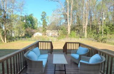 Updated home near Fort Jackson - Foto 17