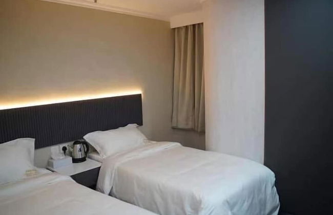 Chelsea Hotel - Photo 4