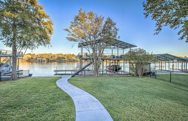 Immaculate Waterfront Home for 16 w/ Private Dock! - Foto 32