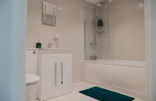 Modern Flat l Molineux 5 Min l Smart TV l WiFi l Free Parking - Foto 3