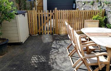 Substantial 5 bedroom townhouse with disabled access apartment, private off road parking space with EV point from 15th April 26, jaccuzi bath, Netflix and Wifi, near Argyle, boutique shops eateries and pubs - Foto 16