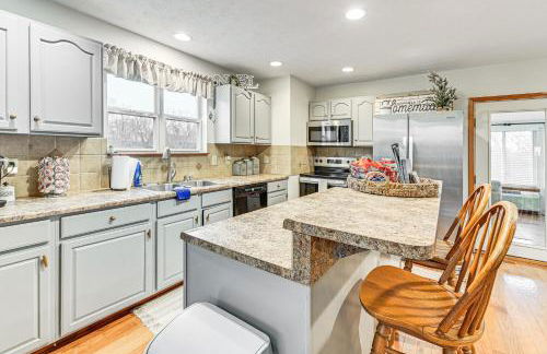 Williamstown Gem with Private Pool and Hot Tub! - Foto 6