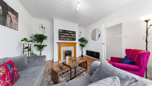 Spacious 3 Beds Home Close to Southampton GENERAL HOSPITAL - sleep 9 - Free Parking - Pool table - 2 Large TVs - Foto 4