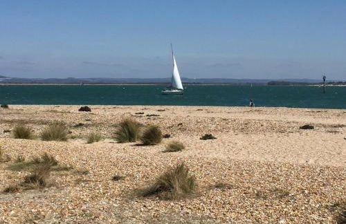 Seaside Studio Retreat w Hot Tub April - October - Photo 8