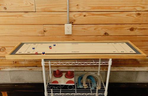 Arch Fun Cabin - Modern Cabin with Hot Tub, Games & Views - Foto 61