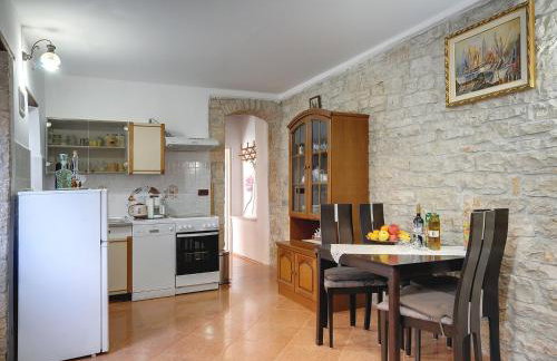 Preiswerte und schöne Ferienwohnung mit Pool, WLAN, Terrasse und Grill - Foto 4