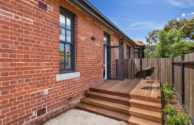 Class, Style and Location in Carlton - Photo 6